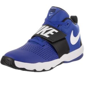 Boys’ Nike Team Hustle D8 High Top Basketball Shoe
